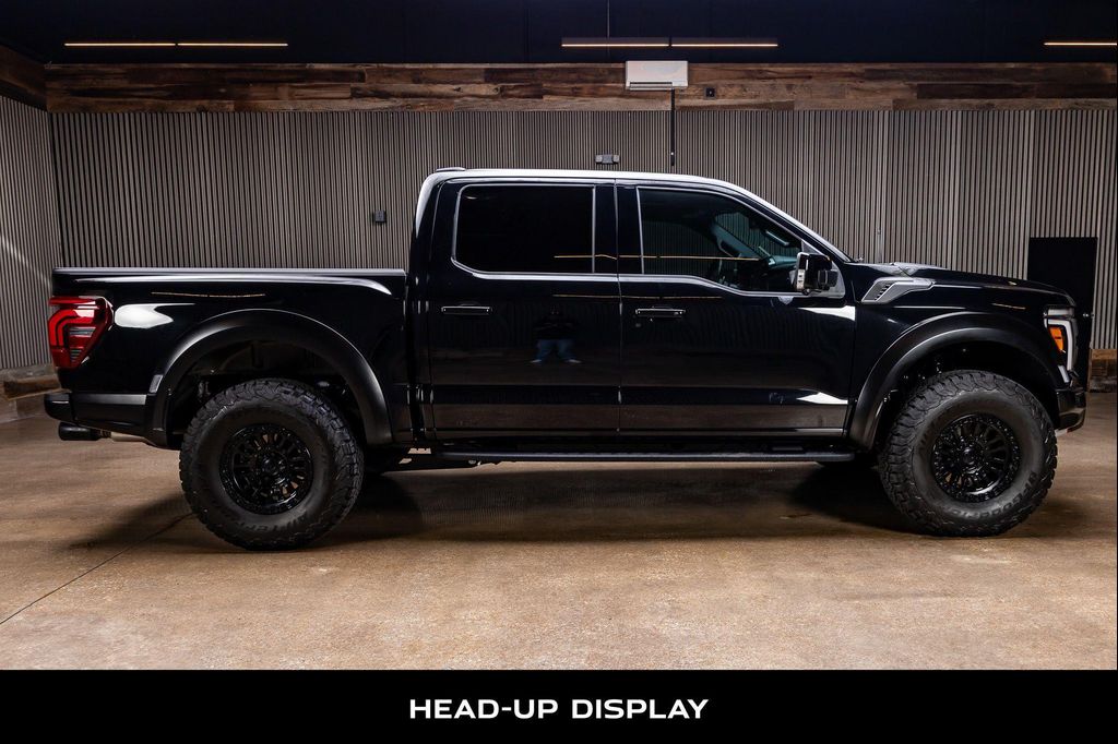 صورة 10 لـ 2025 FORD F-150 RAPTOR