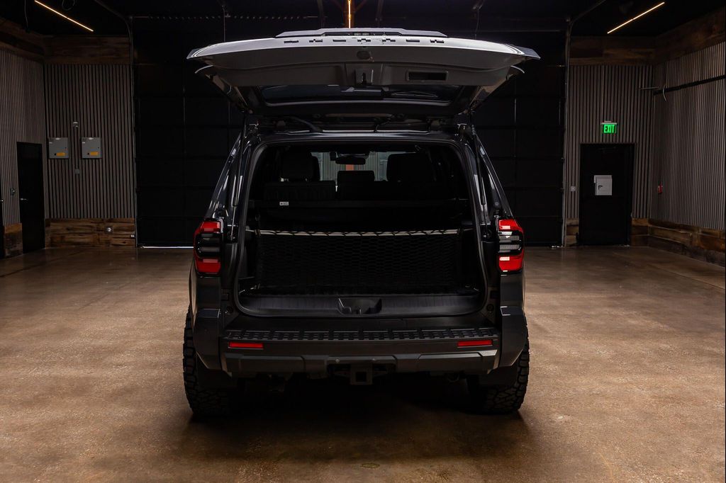 2025 Toyota 4RUNNER SR5 照片 9