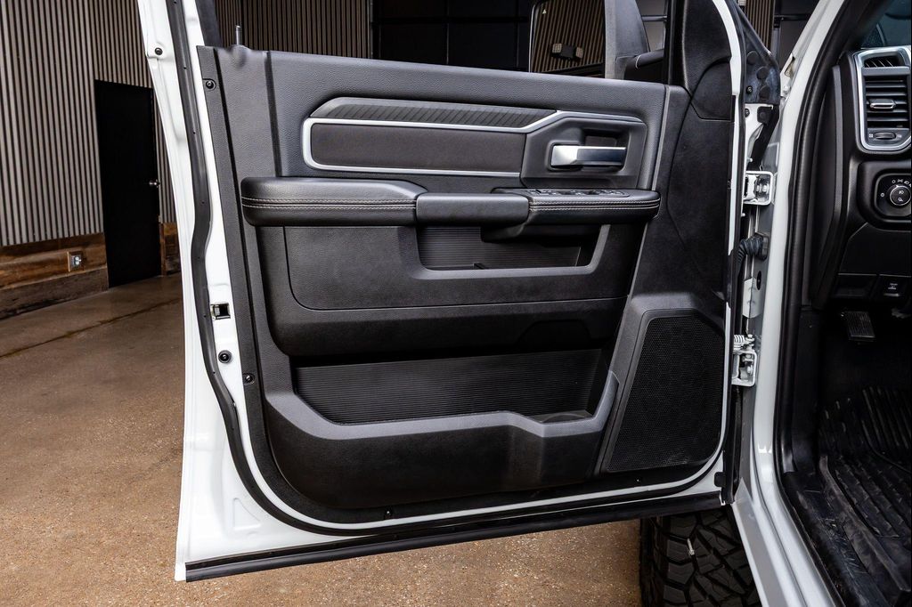 صورة مصغرة 34 لـ 2025 RAM 3500 BIG HORN CREW CAB 4X4 8' BOX