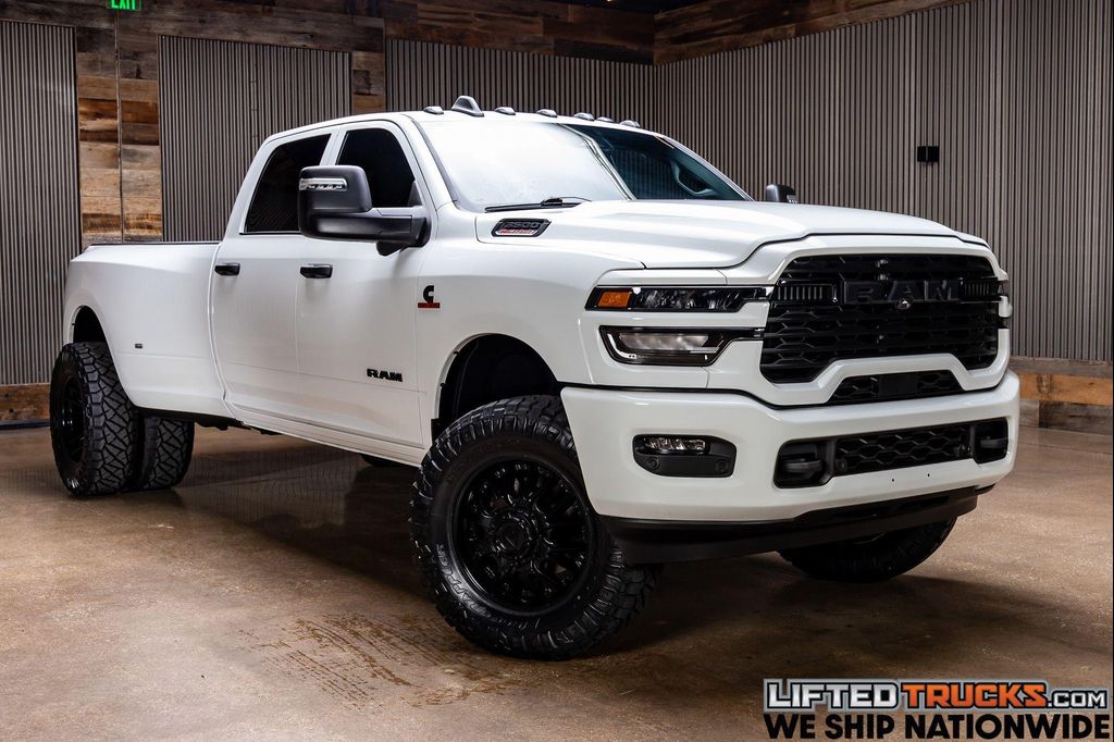 صورة 1 لـ 2025 RAM 3500 BIG HORN CREW CAB 4X4 8' BOX