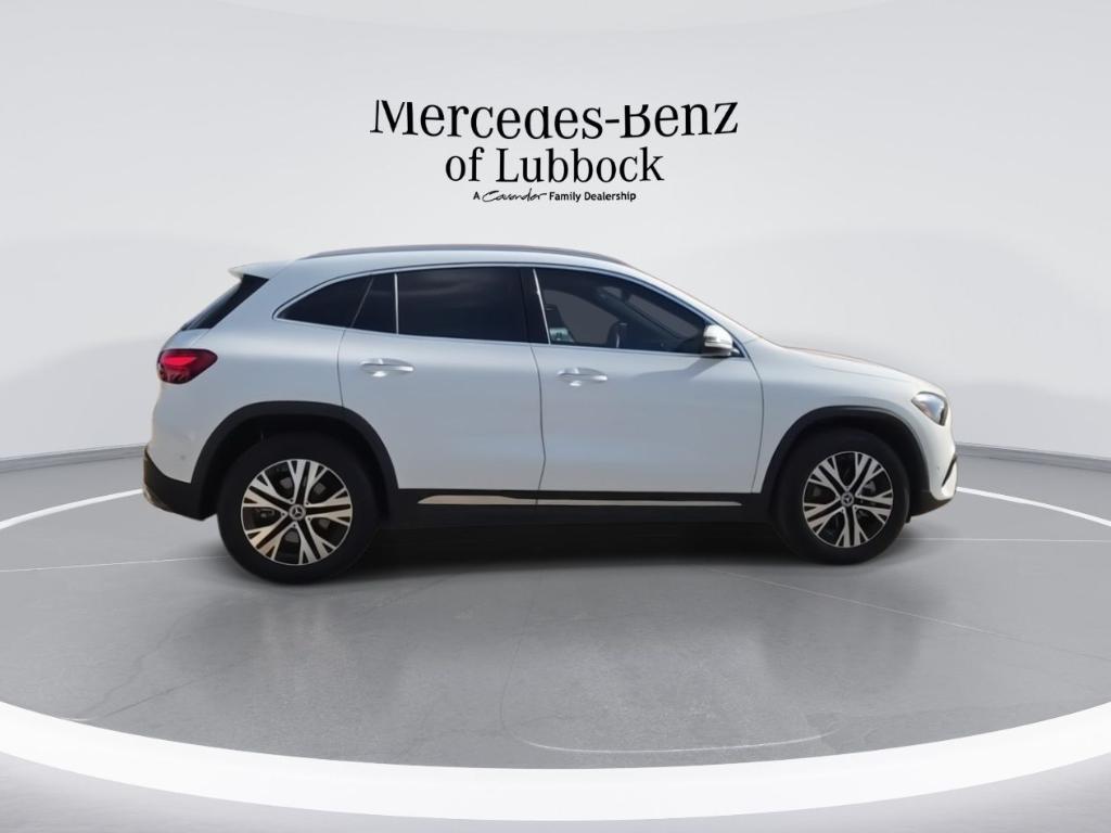 MERCEDES-BENZ GLA - 9