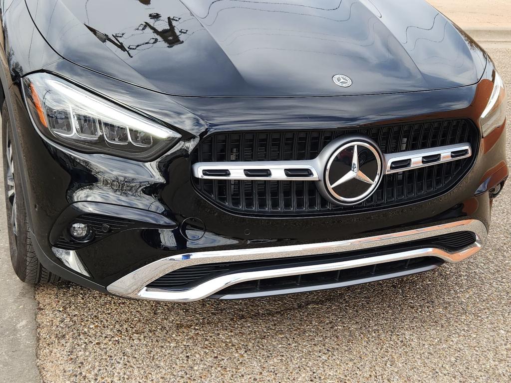 MERCEDES-BENZ GLA - 10