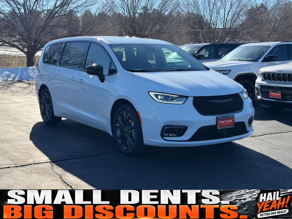 New 2026 Chrysler Pacifica Select FWD