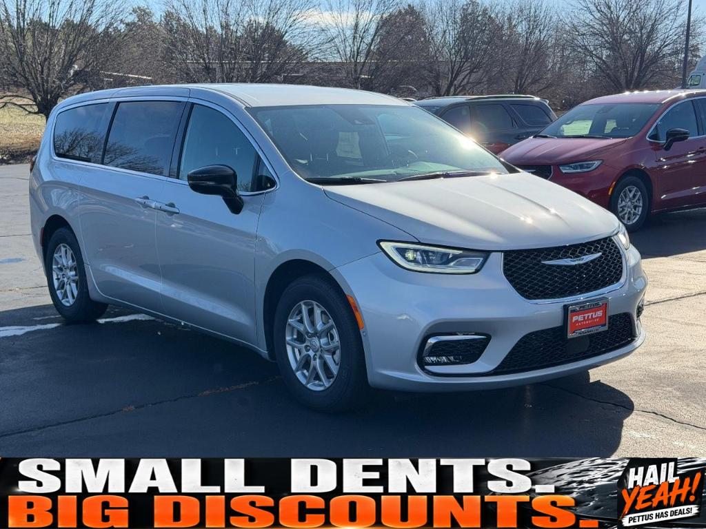 New 2026 Chrysler Pacifica Select FWD