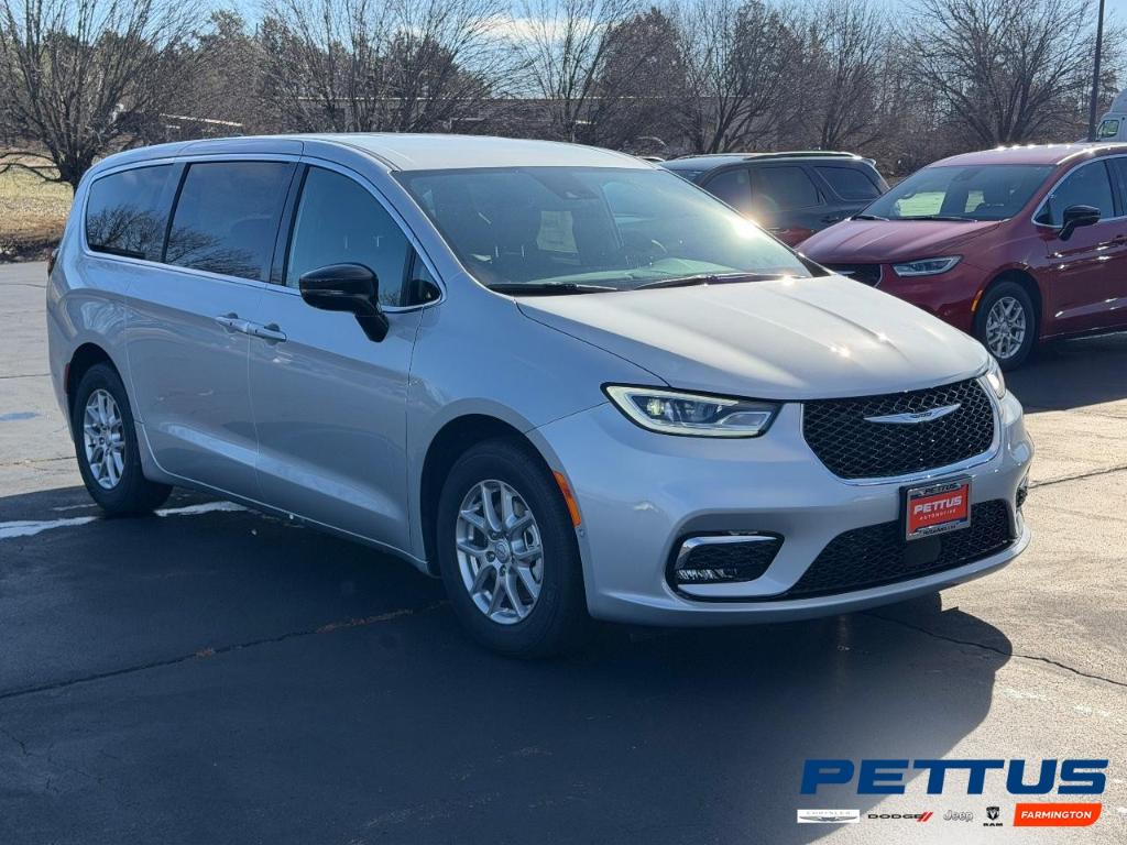 New 2026 Chrysler Pacifica Select FWD