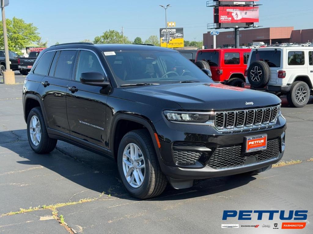 New 2026 Jeep Grand Cherokee Laredo 4x4