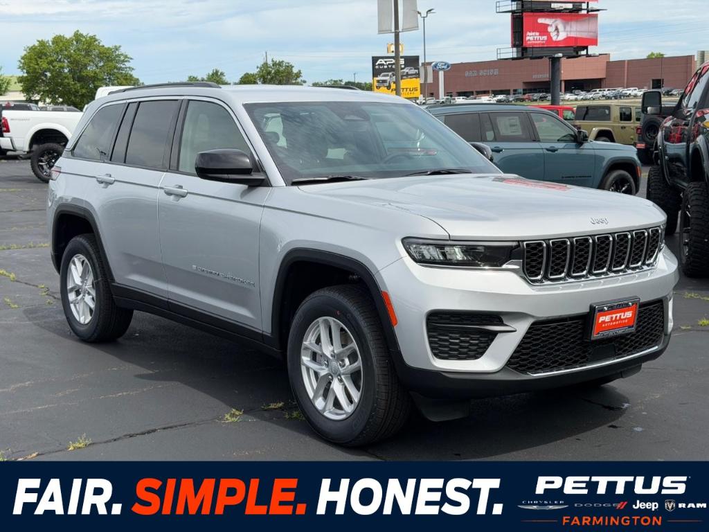 New 2026 Jeep Grand Cherokee Laredo 4x4