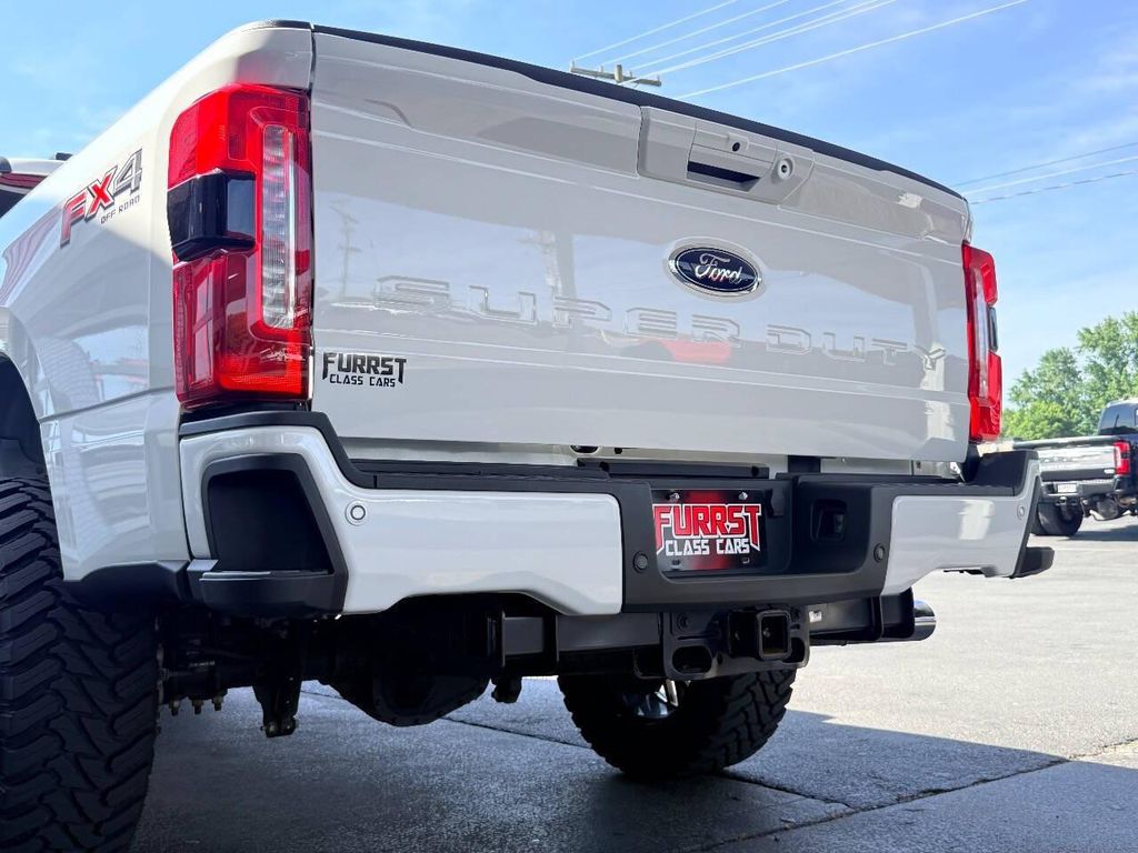 صورة 8 لـ 2024 FORD F-350 LARIAT