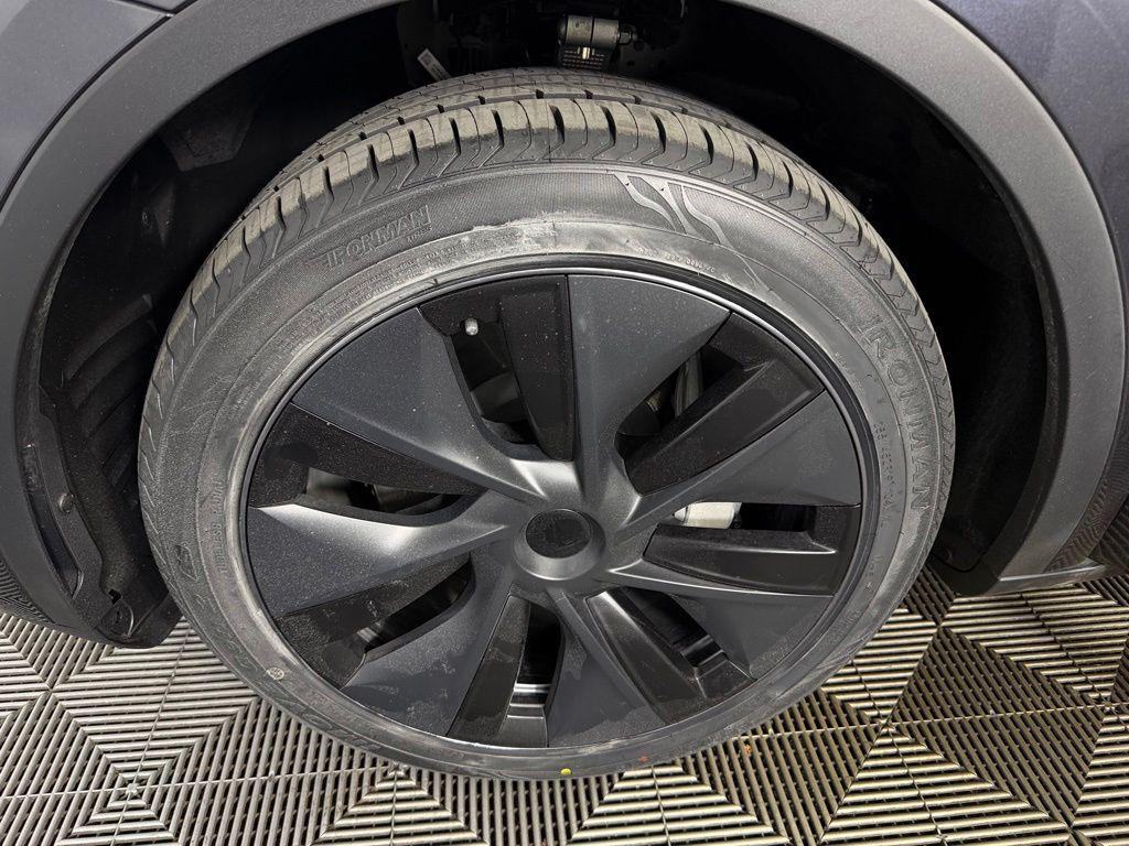 TESLA MODEL Y LONG RANGE DUAL MOTOR ALL-WHEEL DRIVE - 10