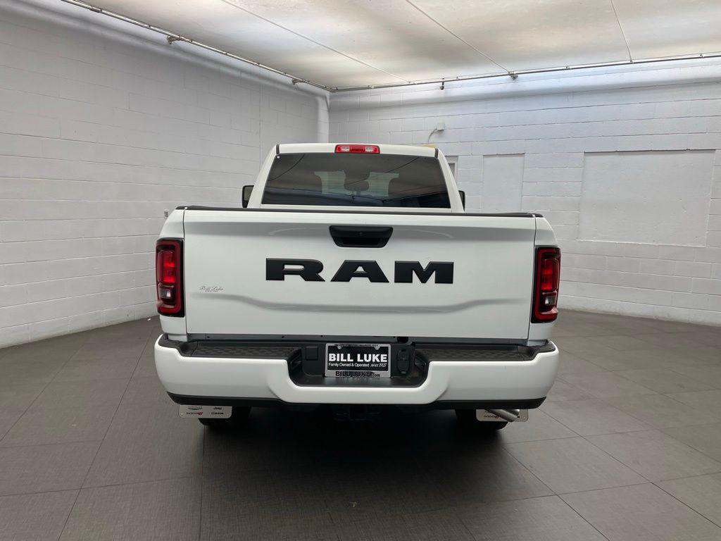 2026 RAM 2500 BLACK EXPRESS CREW CAB 4X2 6'4' BOX — миниатюра 4