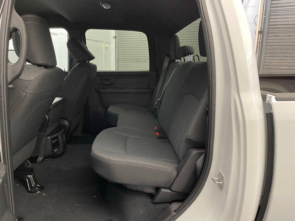 2026 RAM 2500 BLACK EXPRESS CREW CAB 4X2 6'4' BOX — миниатюра 16