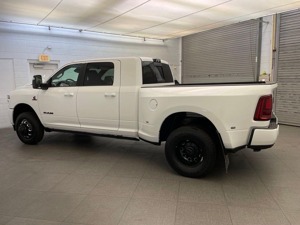 صورة 8 لـ 2026 RAM 3500 LARAMIE MEGA CAB 4X4 6'4' BOX