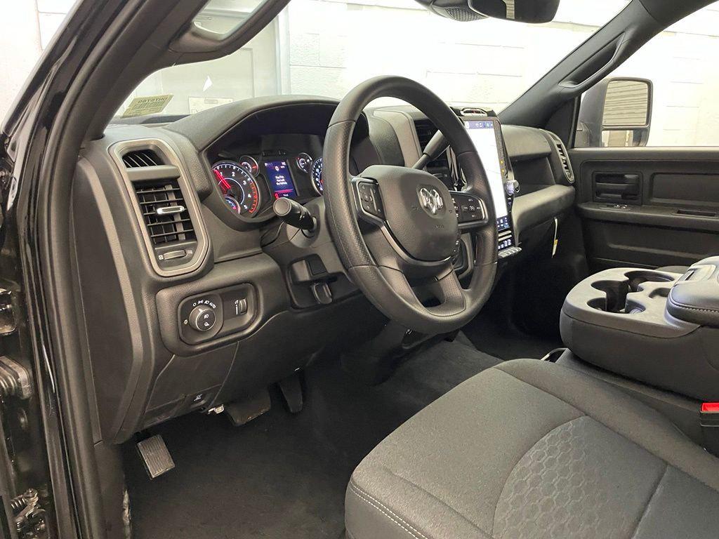 2026 RAM 3500 TRADESMAN CREW CAB 4X4 8' BOX — миниатюра 17