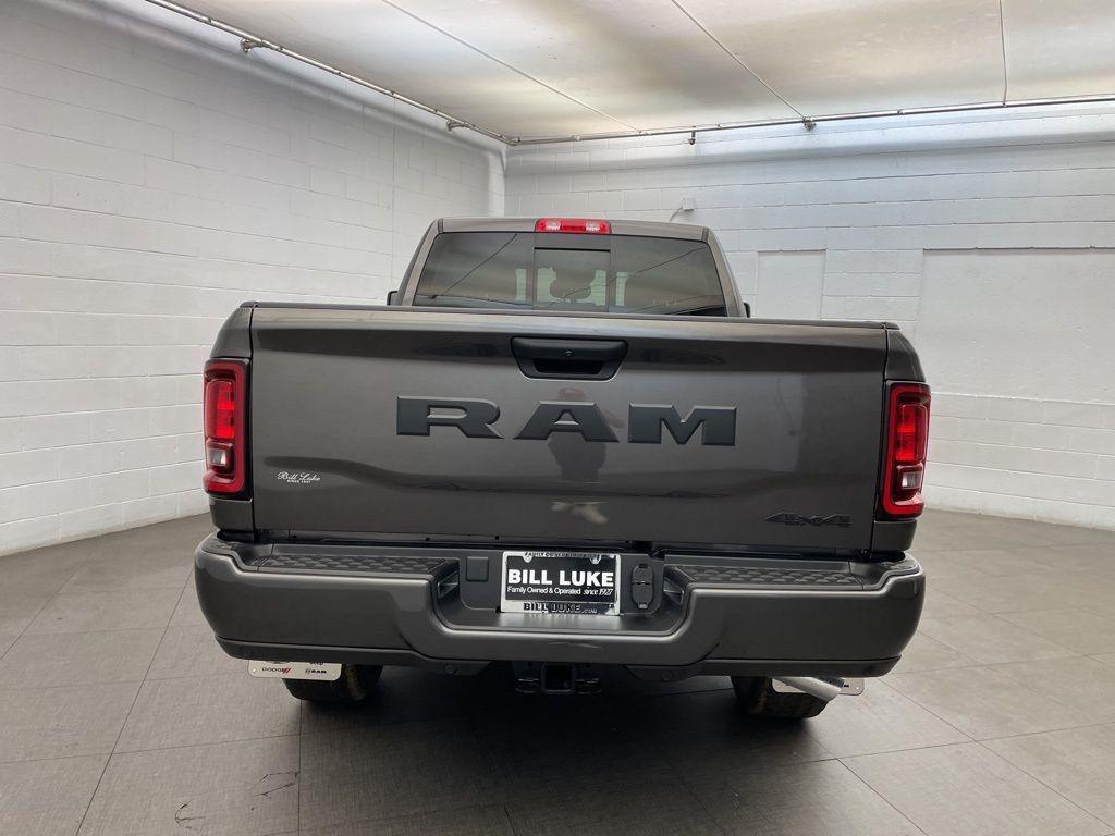 2026 RAM 2500 BLACK EXPRESS CREW CAB 4X4 6'4' BOX — фото 4