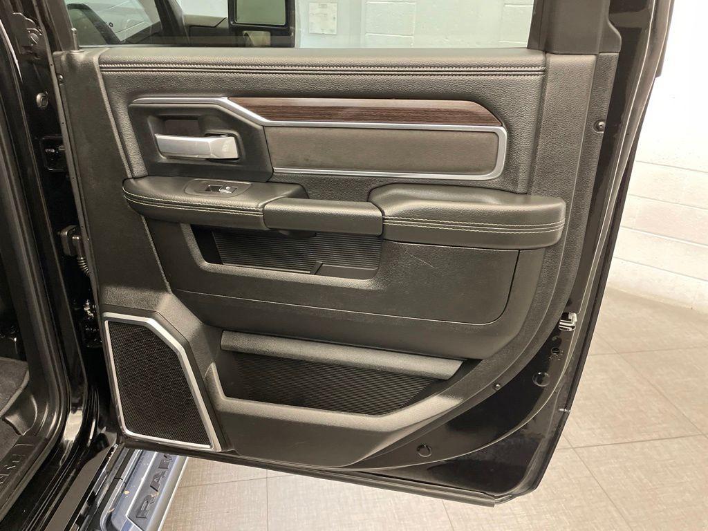 2025 RAM 2500 LARAMIE CREW CAB 4X4 8' BOX — миниатюра 31
