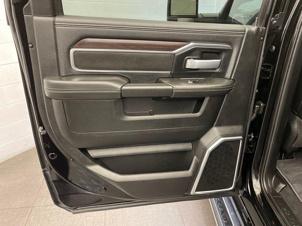2025 RAM 2500 LARAMIE CREW CAB 4X4 8' BOX — миниатюра 25