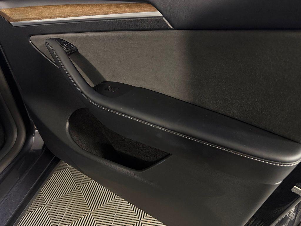 صورة مصغرة 33 لـ 2024 Tesla MODEL Y LONG RANGE DUAL MOTOR ALL-WHEEL DRIVE