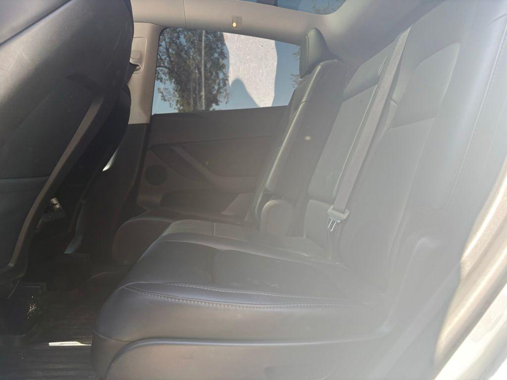 TESLA MODEL Y LONG RANGE DUAL MOTOR ALL-WHEEL DRIVE - 10