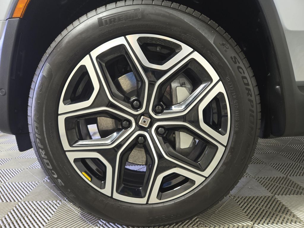 2025 Rivian R1S ADVENTURE TRIM — фото 9