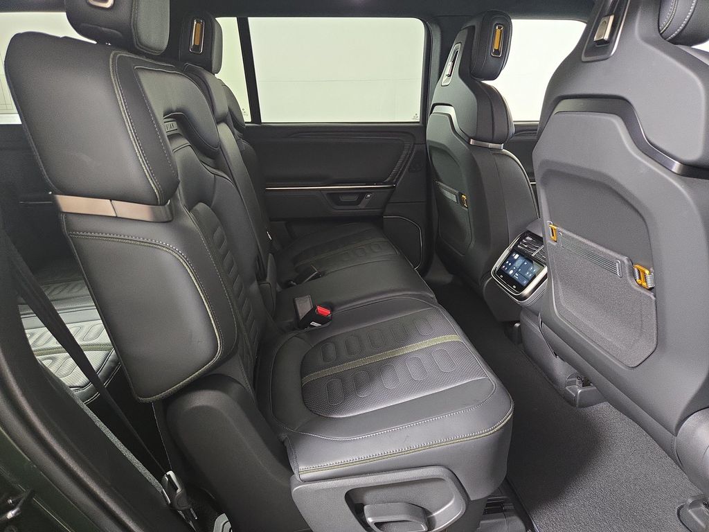 صورة مصغرة 23 لـ 2025 Rivian R1S ADVENTURE TRIM