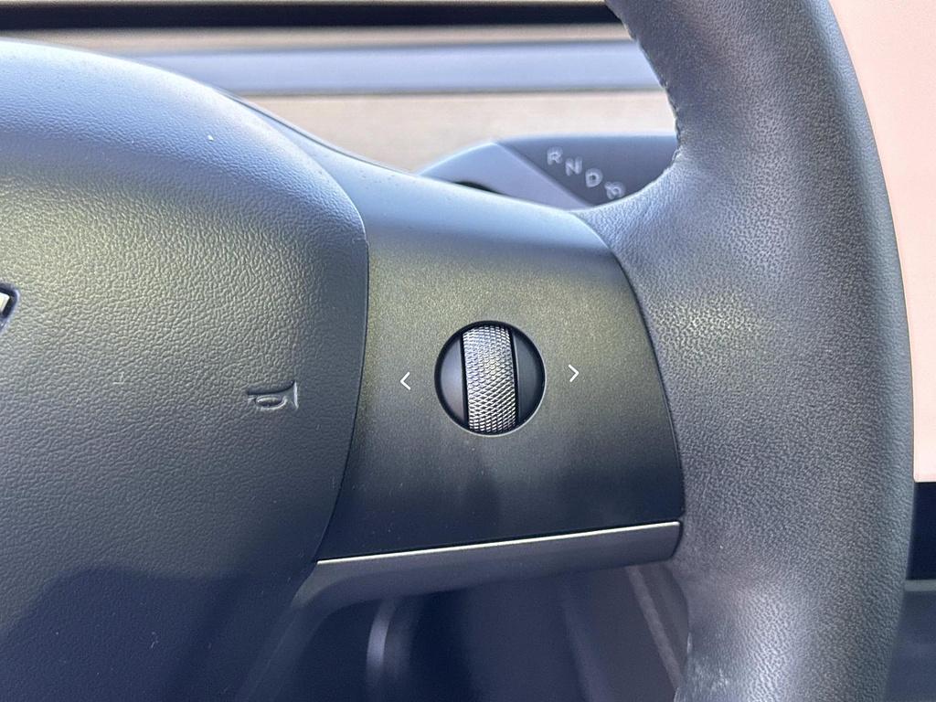 صورة 9 لـ 2024 Tesla MODEL Y LONG RANGE DUAL MOTOR ALL-WHEEL DRIVE