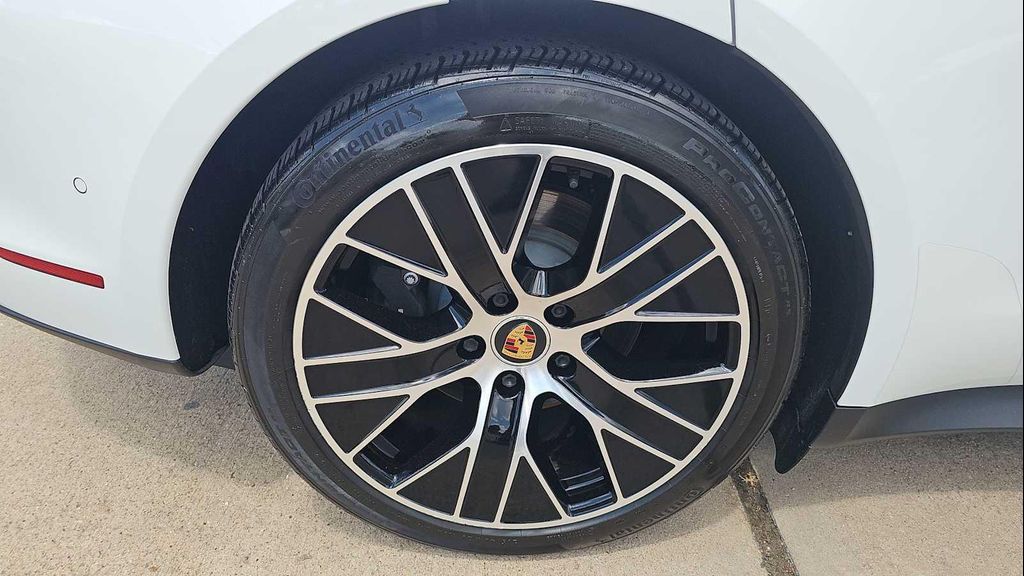 صورة 34 لـ 2023 Porsche TAYCAN RWD