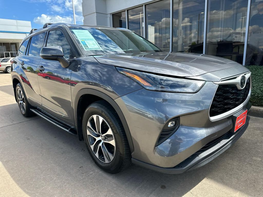 Used 2021 Toyota Highlander XLE