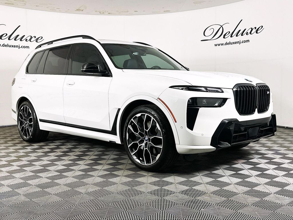 صورة 1 لـ 2025 BMW X7 M60I