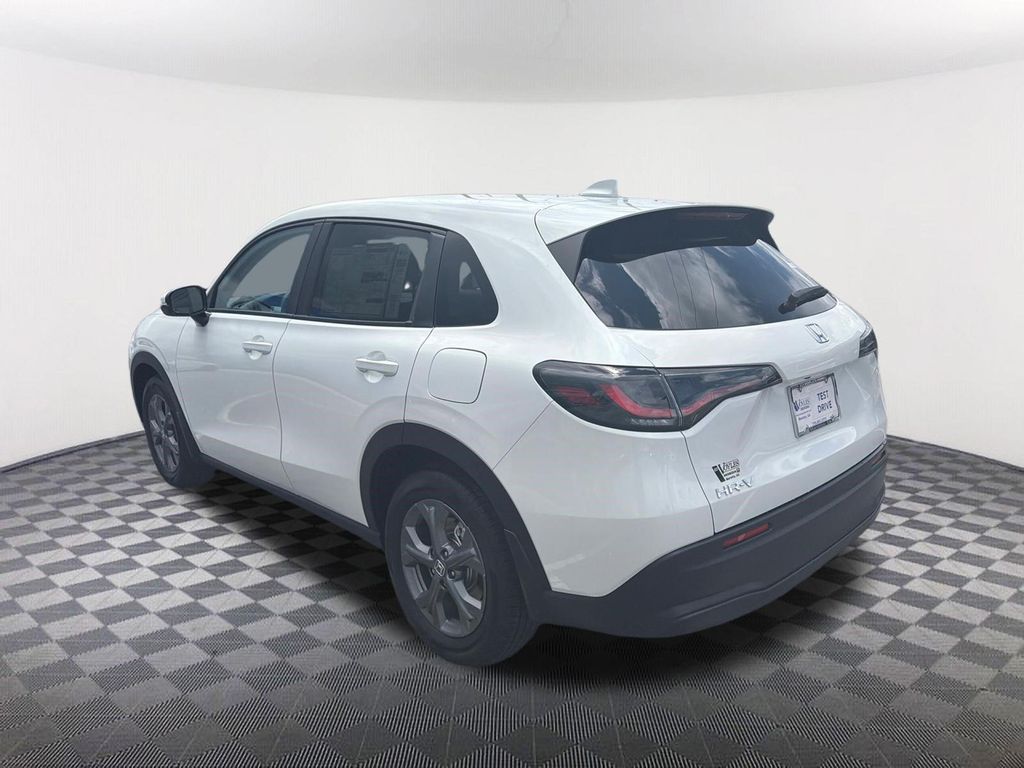 2027 Honda HR-V LX photo 5