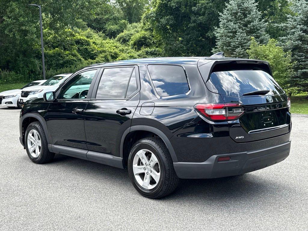صورة 7 لـ 2023 Honda PILOT AWD LX