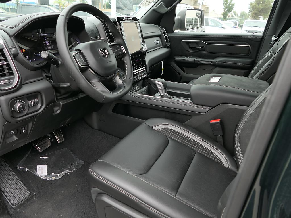 صورة 10 لـ 2026 RAM 1500 RHO CREW CAB 4X4 5'7' BOX