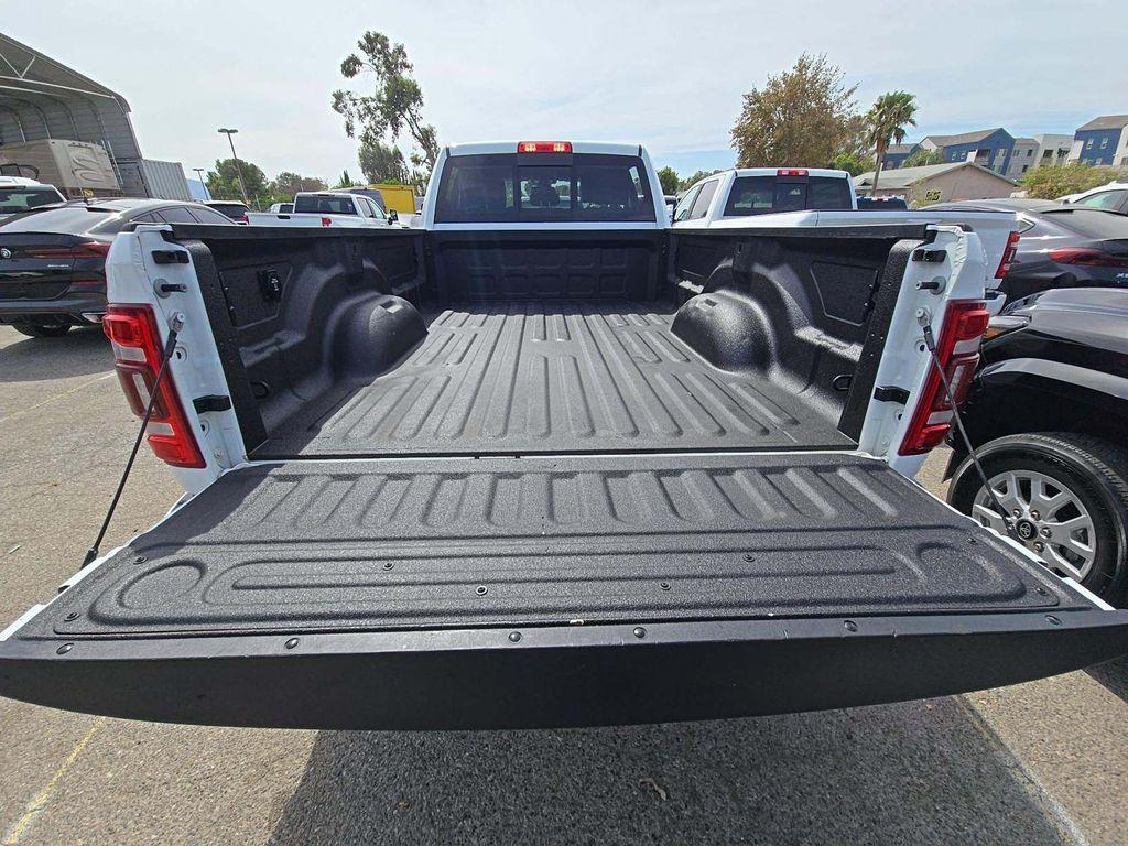 صورة 9 لـ 2024 RAM 2500 LARAMIE CREW CAB 4X4 8' BOX