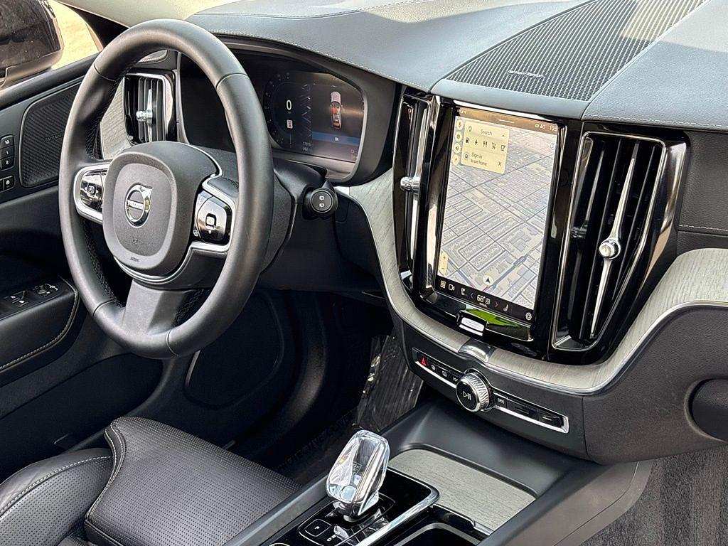 2025 Volvo XC60 PLUG-IN HYBRID ULTRA, T8 AWD ELECTRIC/GASOLIN — миниатюра 28