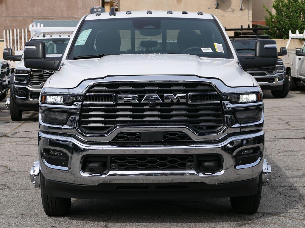 صورة 8 لـ 2026 RAM 3500 TRADESMAN CREW CAB 4X4 8' BOX