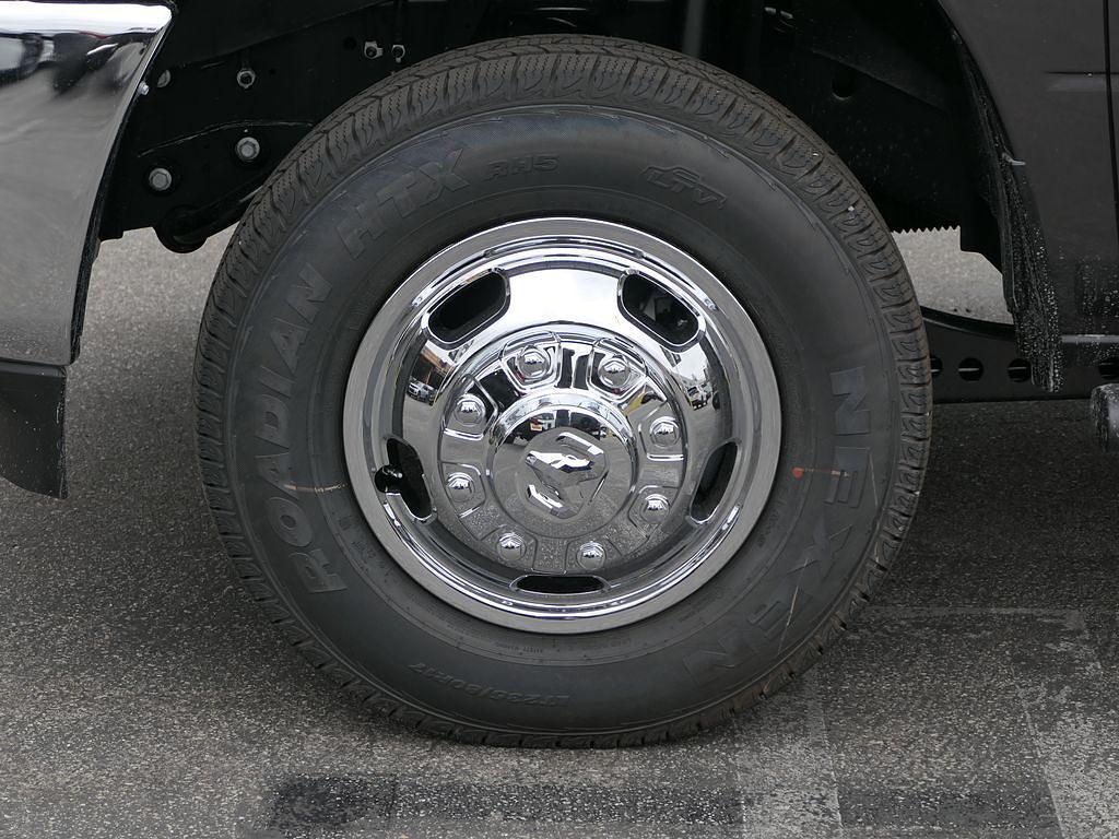 صورة 10 لـ 2026 RAM 3500 TRADESMAN CREW CAB 4X4 8' BOX