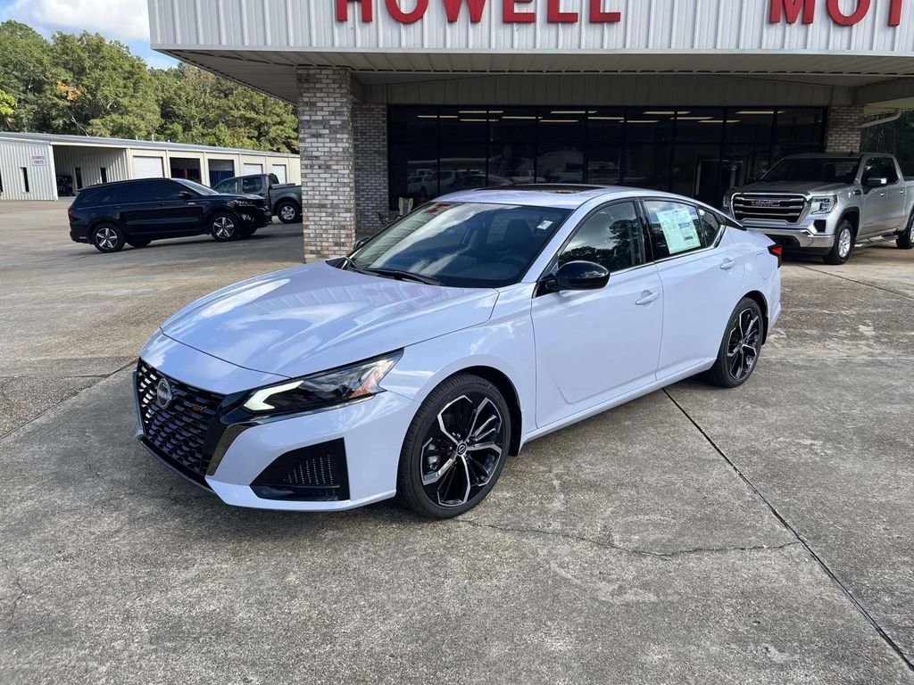 New 2025 Nissan Altima SR FWD