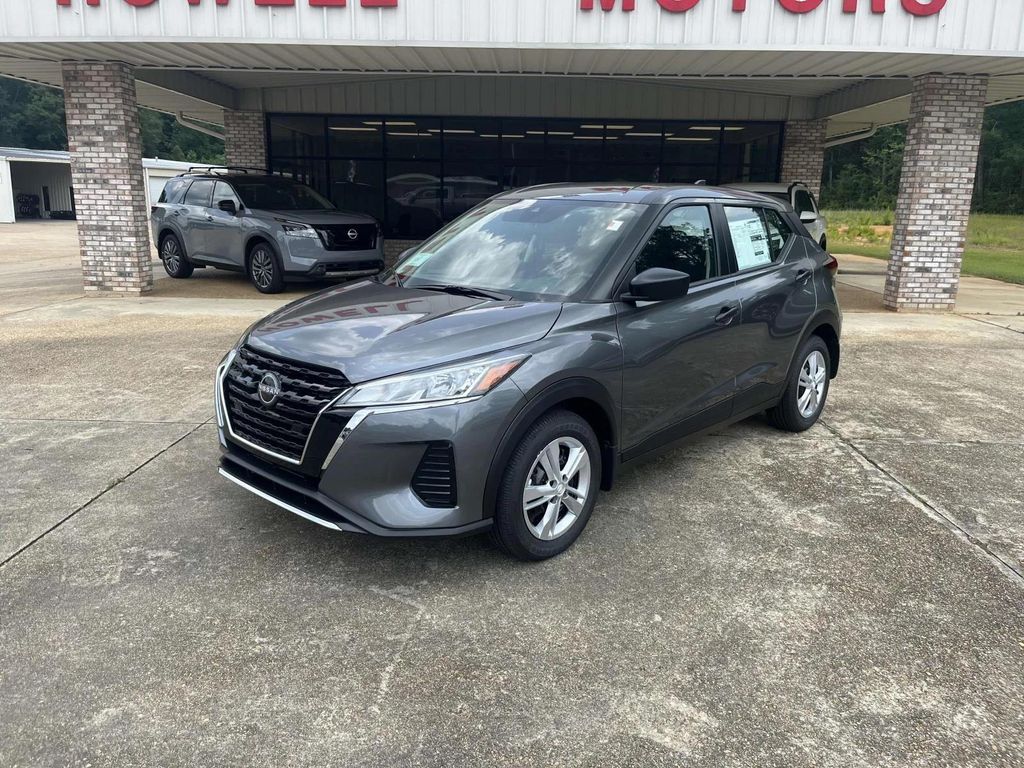 New 2025 Nissan Kicks S