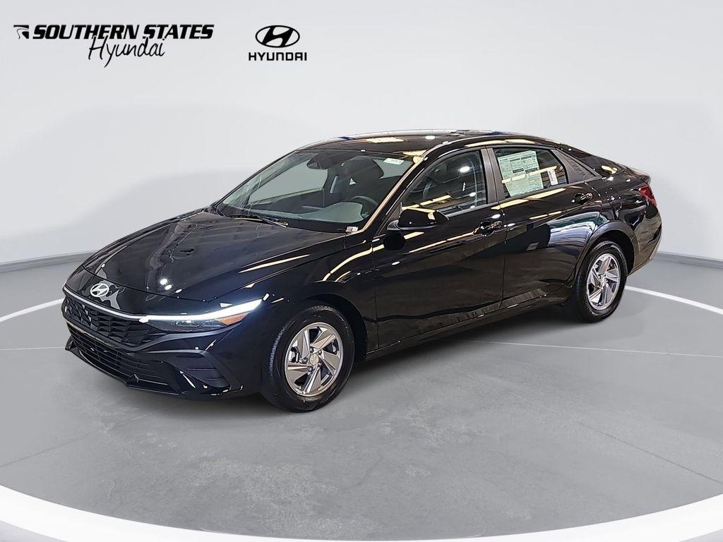 New 2026 Hyundai ELANTRA SE