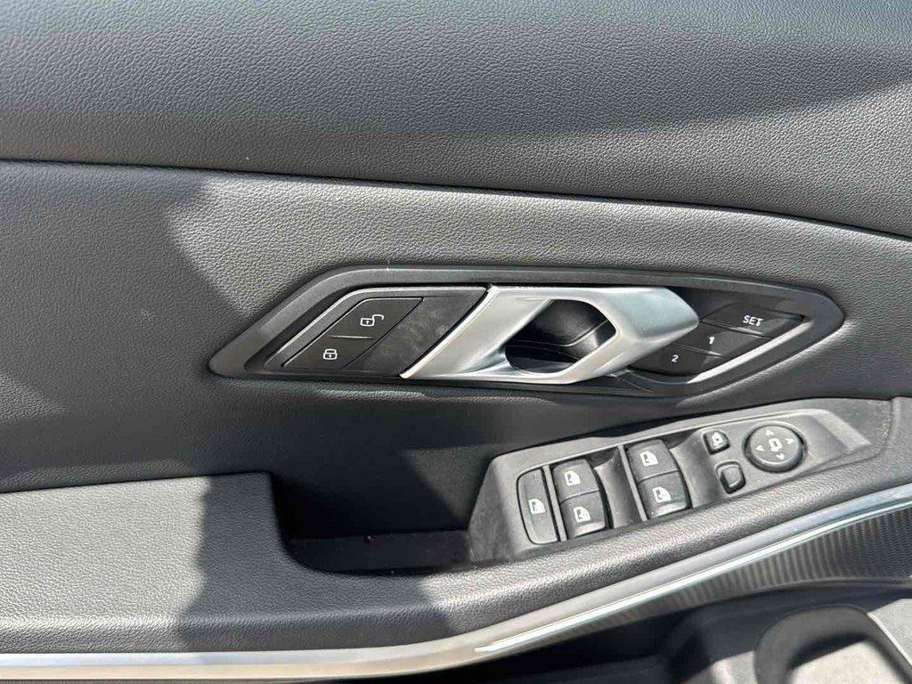 2025 BMW 330 I XDRIVE thumbnail 30