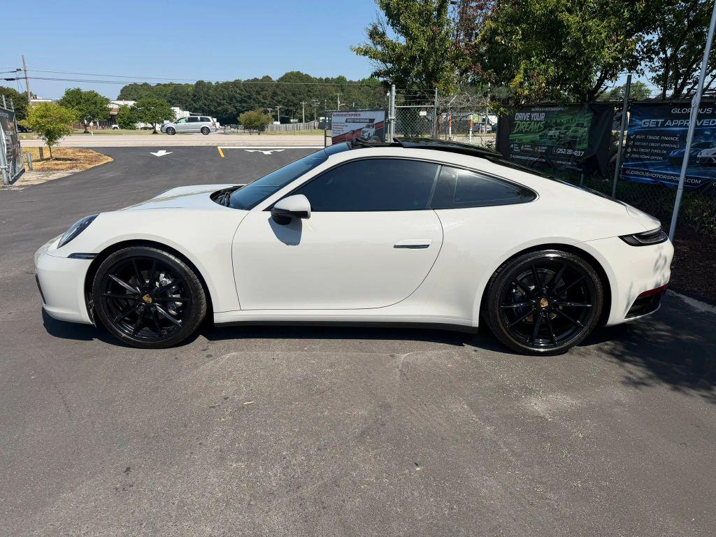 صورة 10 لـ 2021 Porsche 911 CARRERA