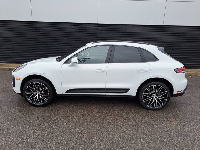 2026 Porsche MACAN BASE — фото 2