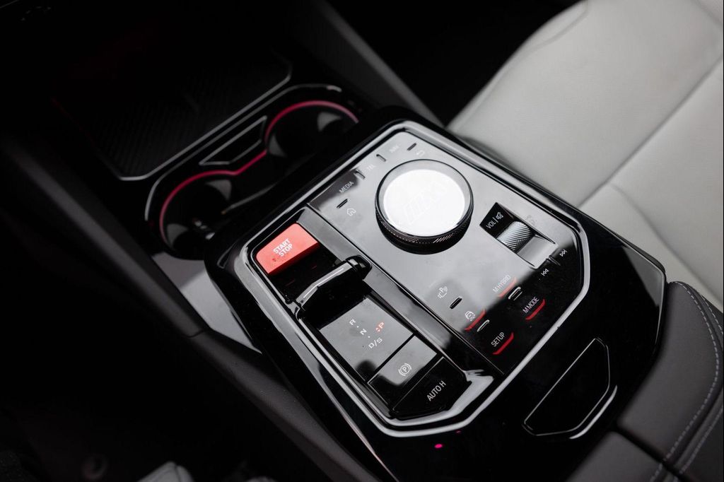 صورة مصغرة 17 لـ 2025 BMW M5 BASE