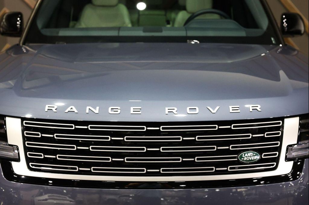 2025 LAND Rover RANGE ROVER P400 SE — фото 11