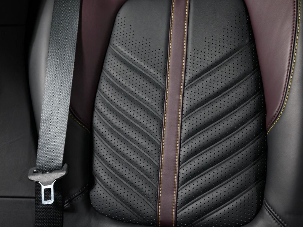 صورة مصغرة 40 لـ 2024 Aston Martin DBX 707
