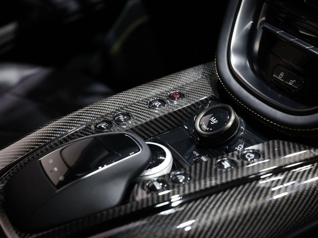 صورة مصغرة 49 لـ 2024 Aston Martin DBX 707