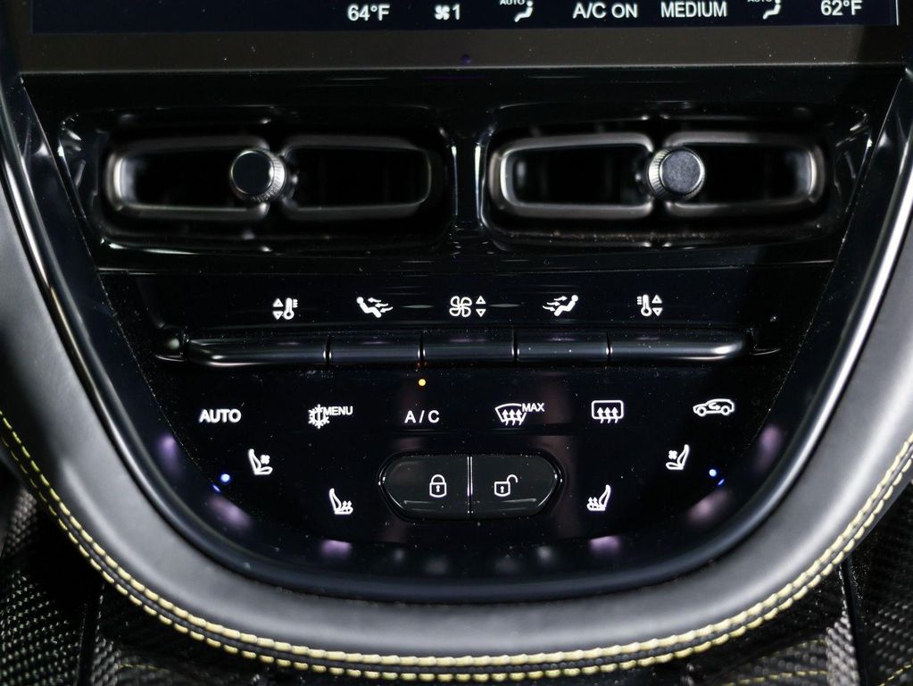 صورة مصغرة 33 لـ 2024 Aston Martin DBX 707