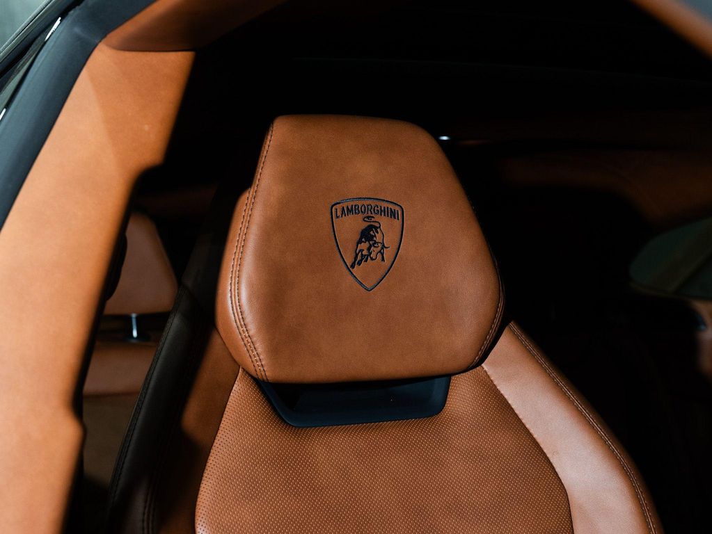 صورة 38 لـ 2021 Lamborghini URUS