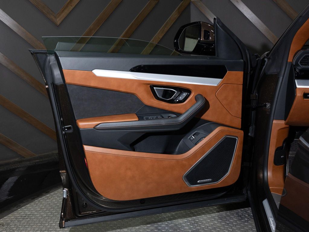 صورة 26 لـ 2021 Lamborghini URUS