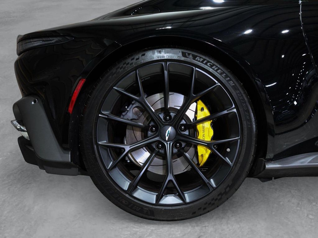 2026 Aston Martin VANTAGE BASE 缩略图 22
