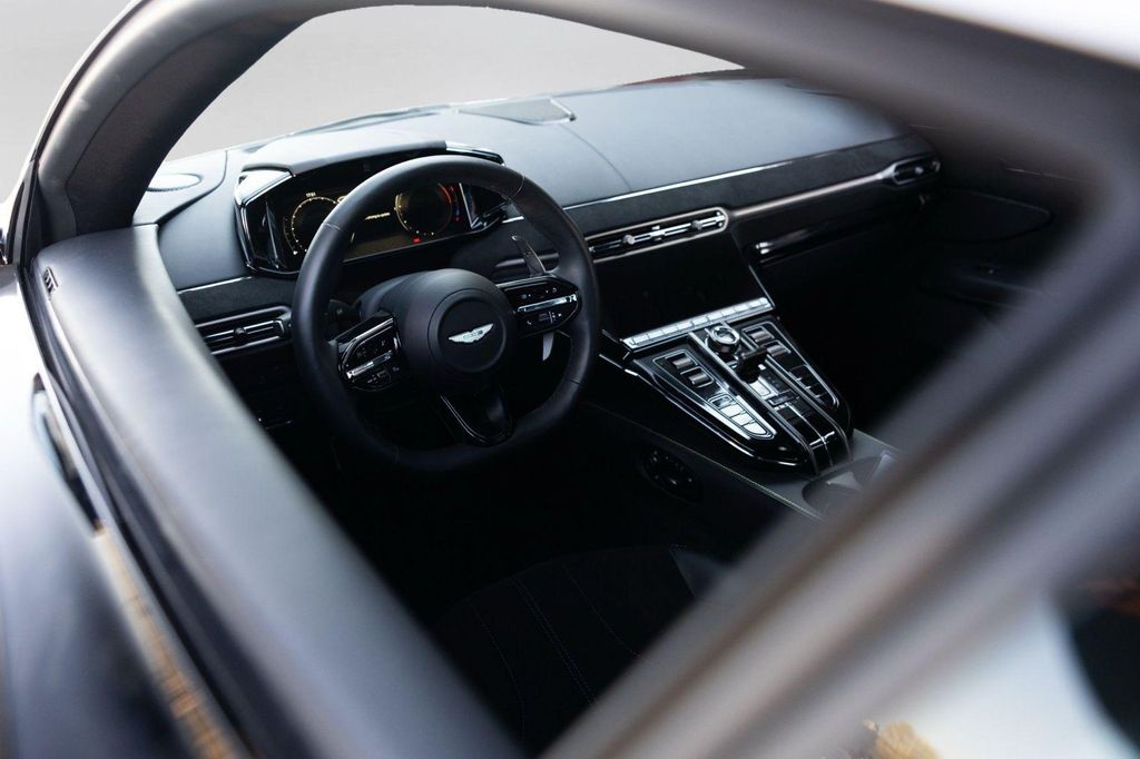 2026 Aston Martin VANTAGE BASE 缩略图 14